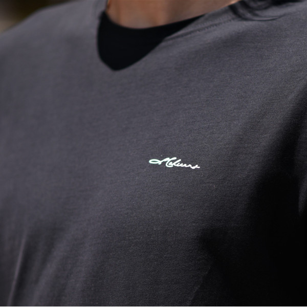 ΑΝΔΡΙΚΗ ΜΠΛΟΥΖΑ T-SHIRT ΛΑΙΜΟΣ SMALL CALLIGRAPHIC MOHICANS MCNS12 ΜΠΛΕ