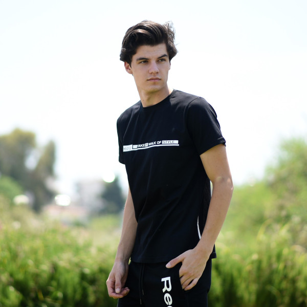 ΑΝΔΡΙΚΗ ΜΠΛΟΥΖΑ T-SHIRT ΛΑΙΜΟΣ ΣΤΑΜΠΑ MOHICANS REZ23.ΜΑΥΡΟ