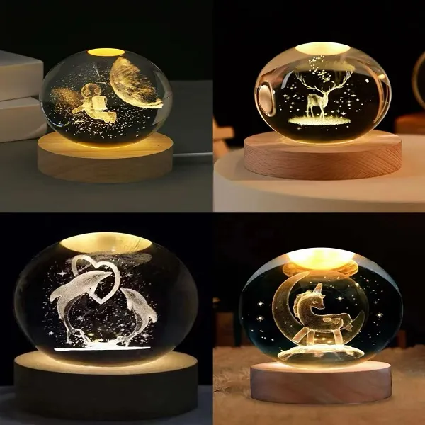 Κρυστάλλινη μπάλα φωτιστικό με 3D σχέδιο και ξύλινη βάση 8cm CL-039